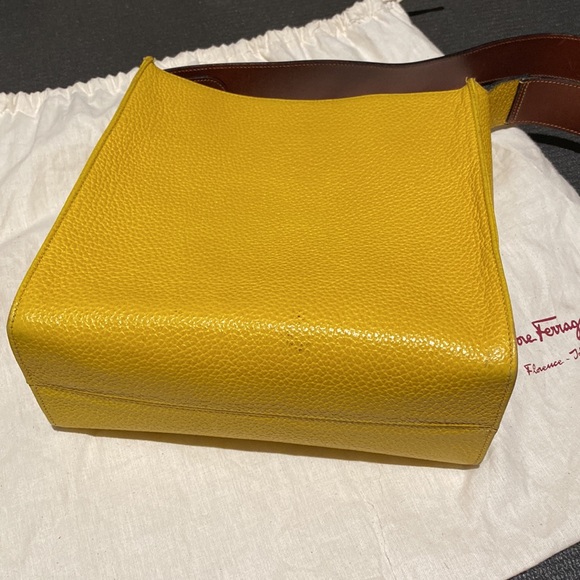 Salvatore Ferragamo handbag - Picture 6 of 10